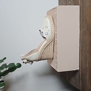 Cream Wedges NWT